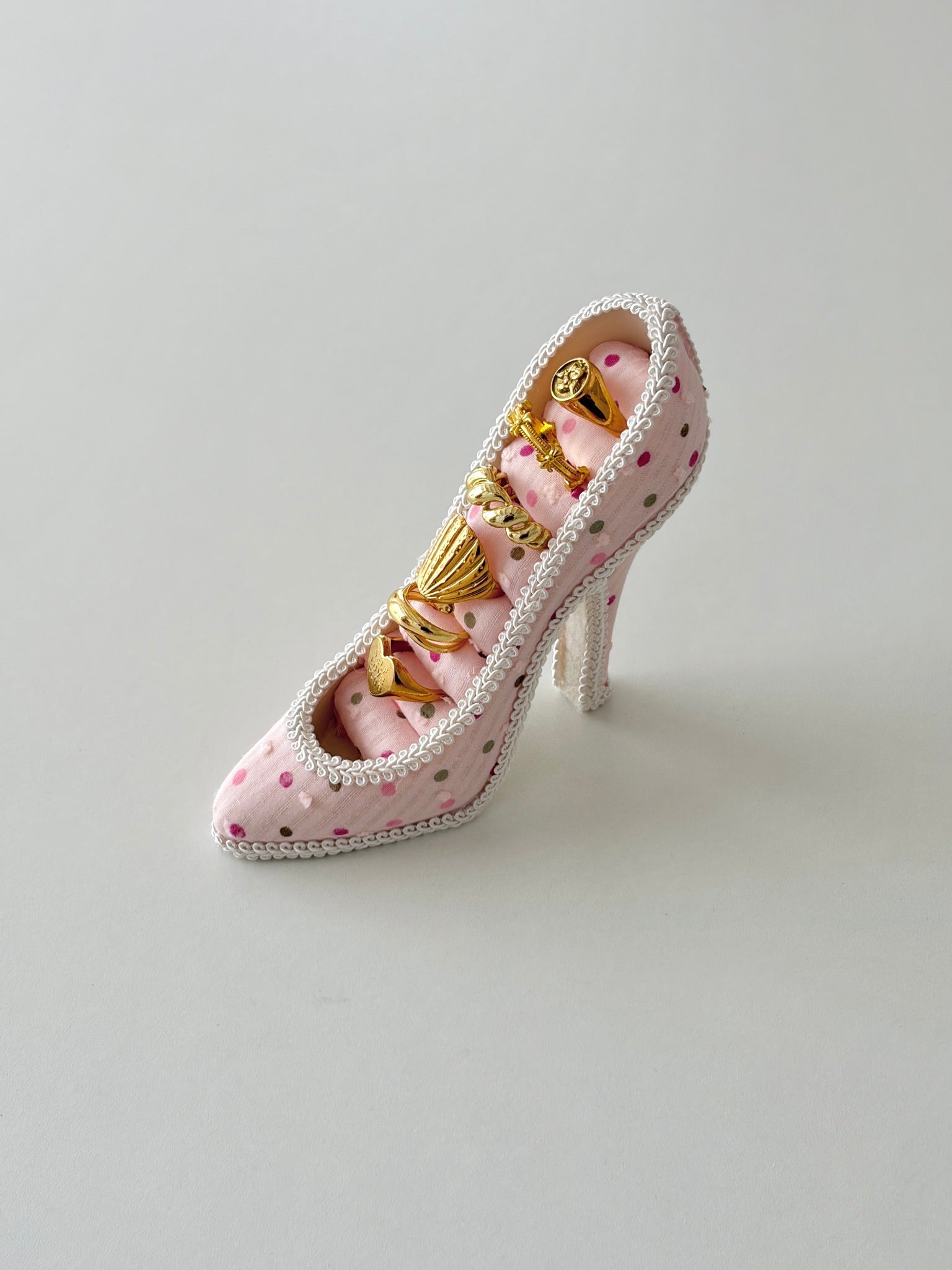 Dolly Heel Ring Holder