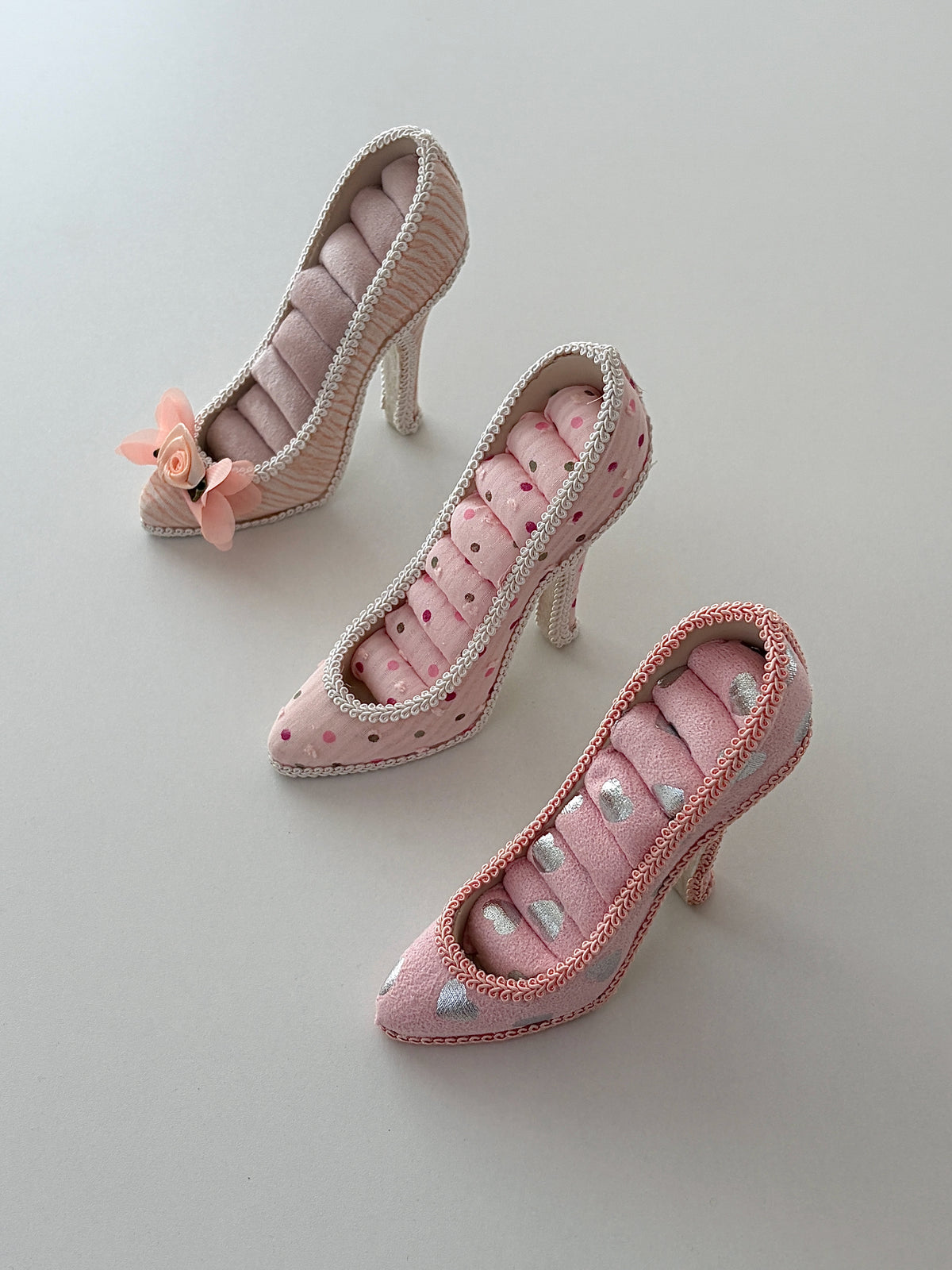 Dolly Heel Ring Holder