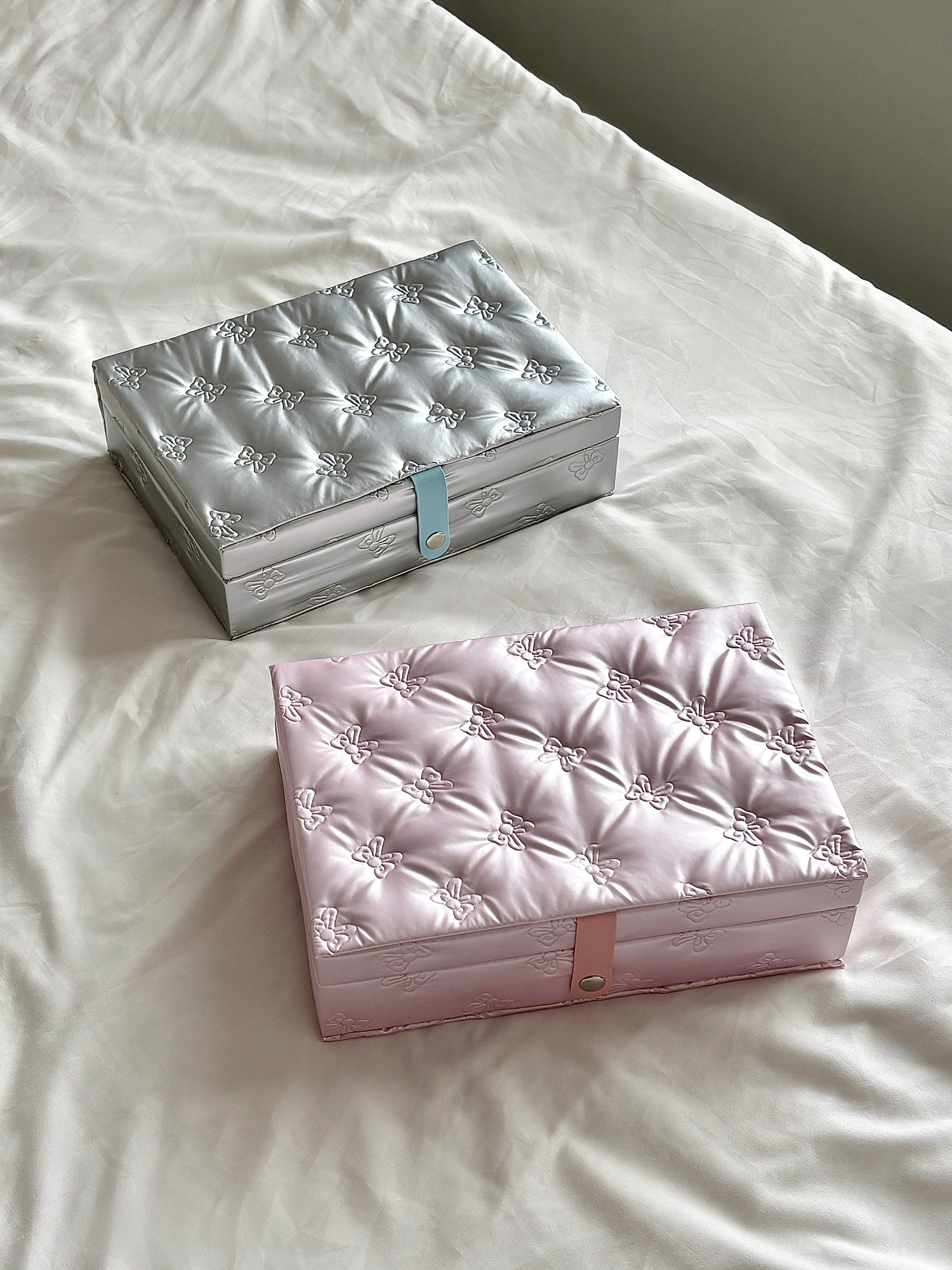 Pufflet Jewelry Box with quilted bow pattern,Sliver and Pink, girly aesthetic